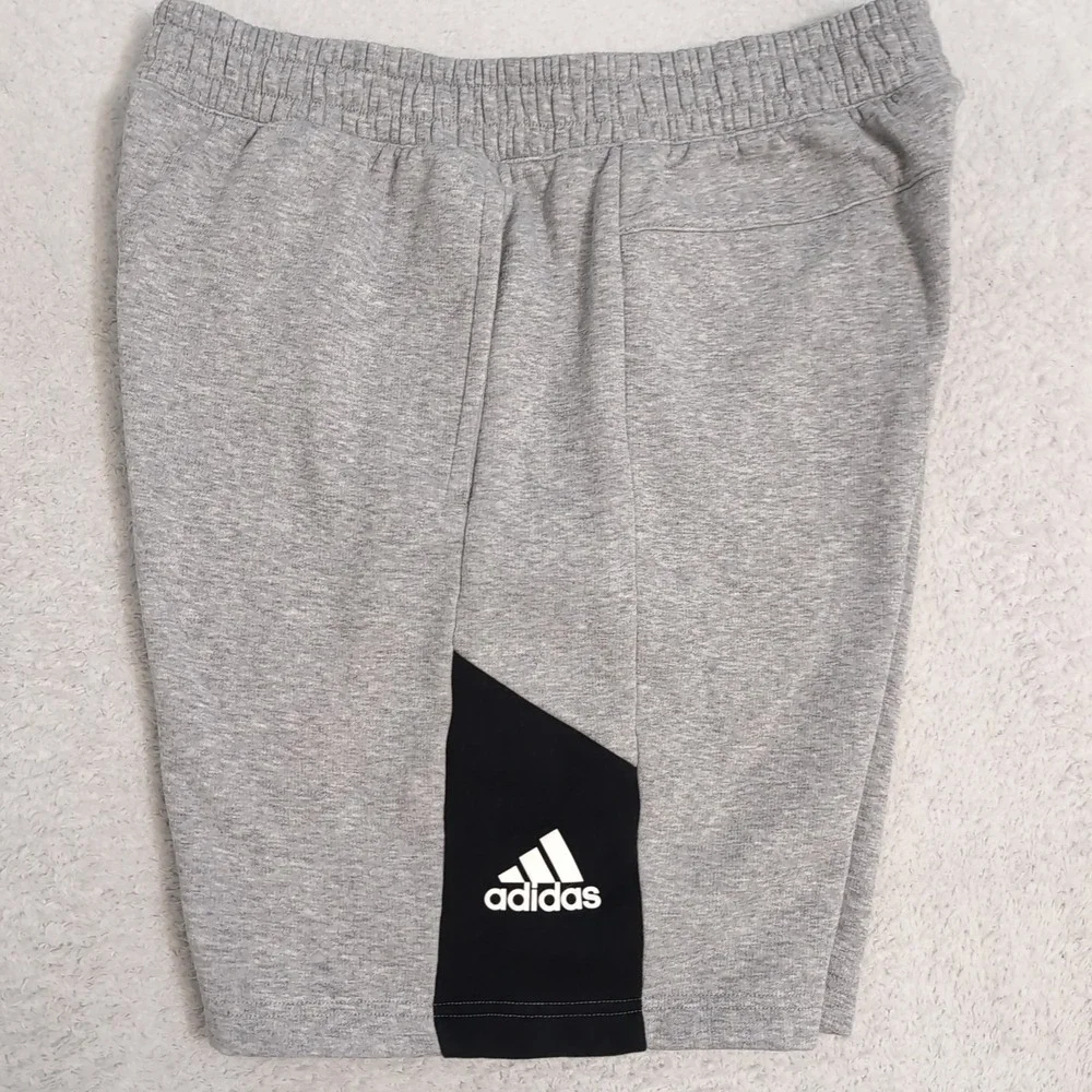 NEW Adidas Men's L 31x9